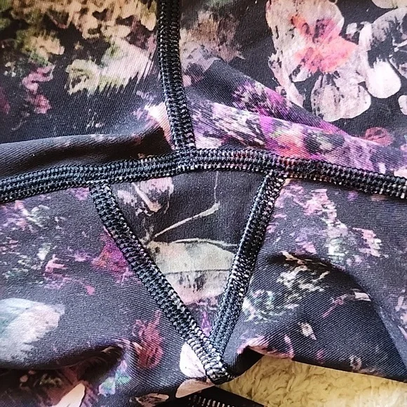 Lululemon Wunder Under Crop HR *Roll Down Scallop Full-On Luxtreme 24" EUC - Picture 4 of 6